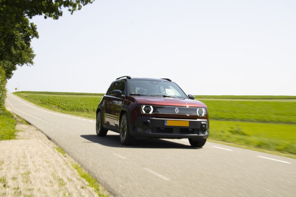 Compacte elektrische SUV huurauto
