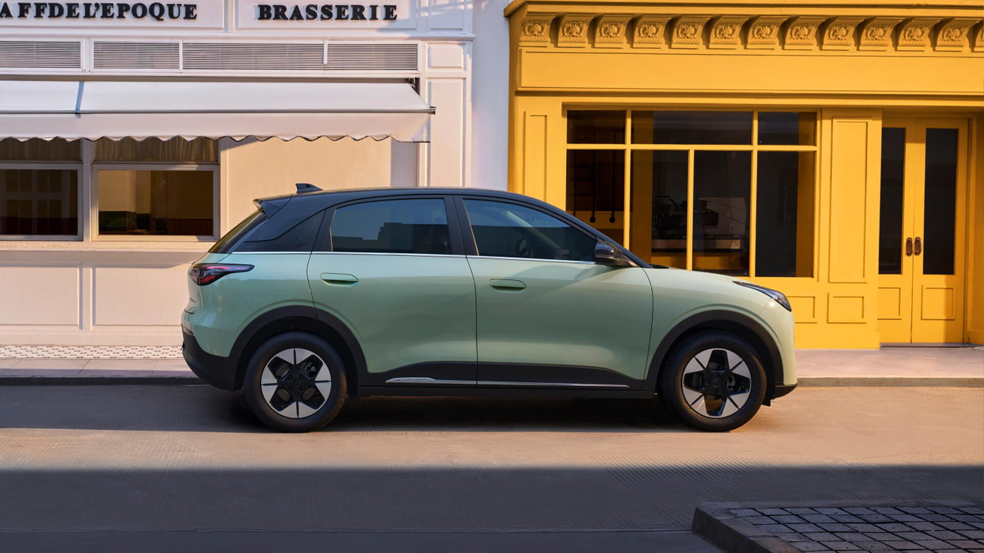 Geely-E2-zijkant