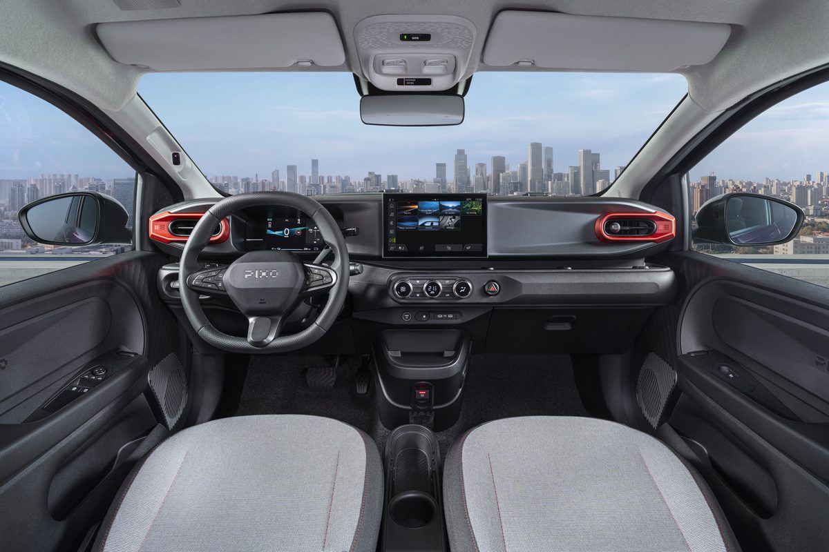 Nissan PIXO cockpit met technologie